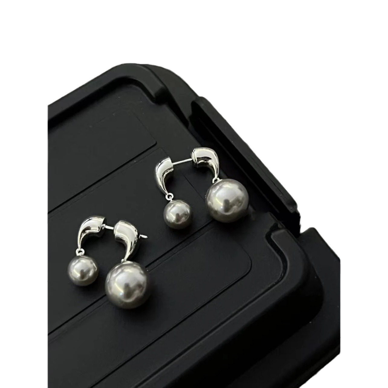 Grey Pearl simple temperament earrings stylish breathable elegant hundred with decorative geometric niche design everyday accessories