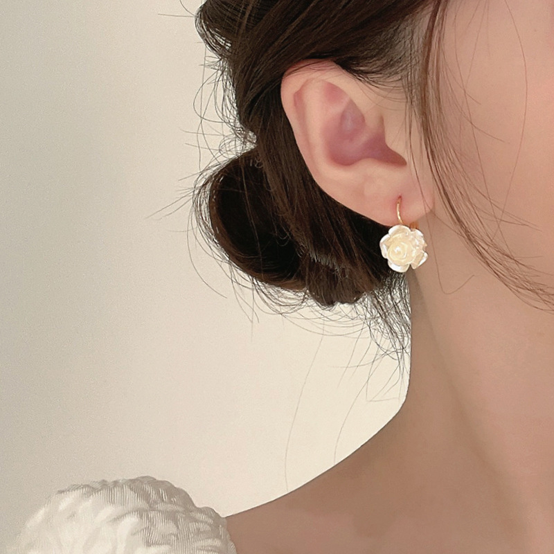Tea flower earrings female minority light luxury temperament high-grade sense earrings studs earrings drop earrings