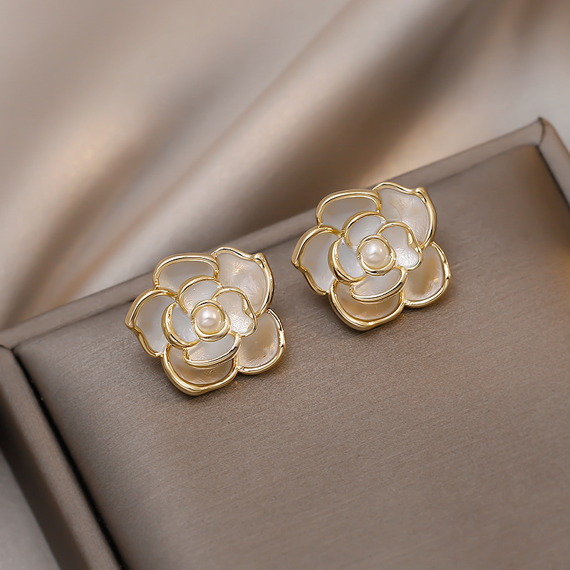 Tea flower earrings female minority light luxury temperament high-grade sense earrings studs earrings drop earrings