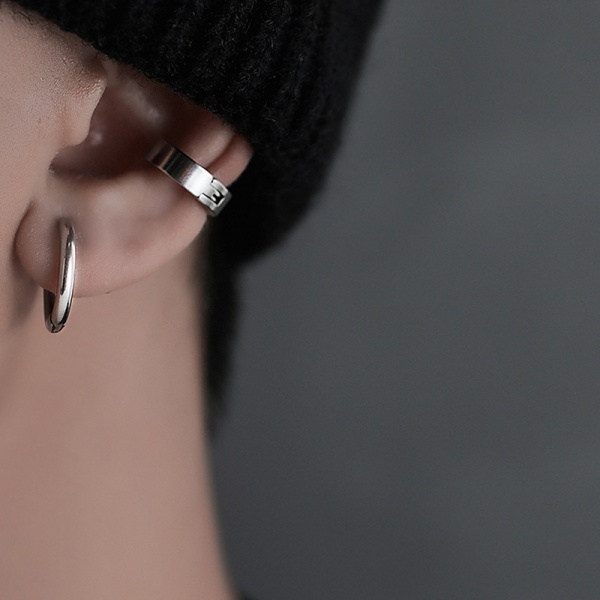 Titanium steel ear clips for men without piercings Advanced sense Trend personality earrings Piercing-free ear bone clips Round stud earrings for women