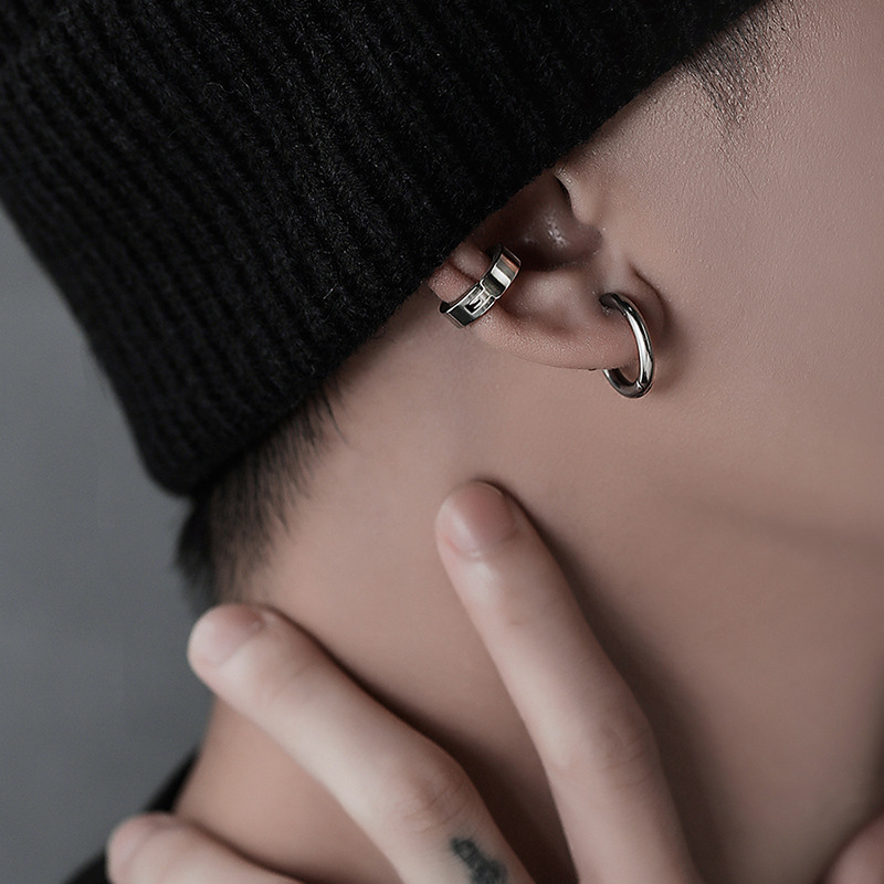 Titanium steel ear clips for men without piercings Advanced sense Trend personality earrings Piercing-free ear bone clips Round stud earrings for women