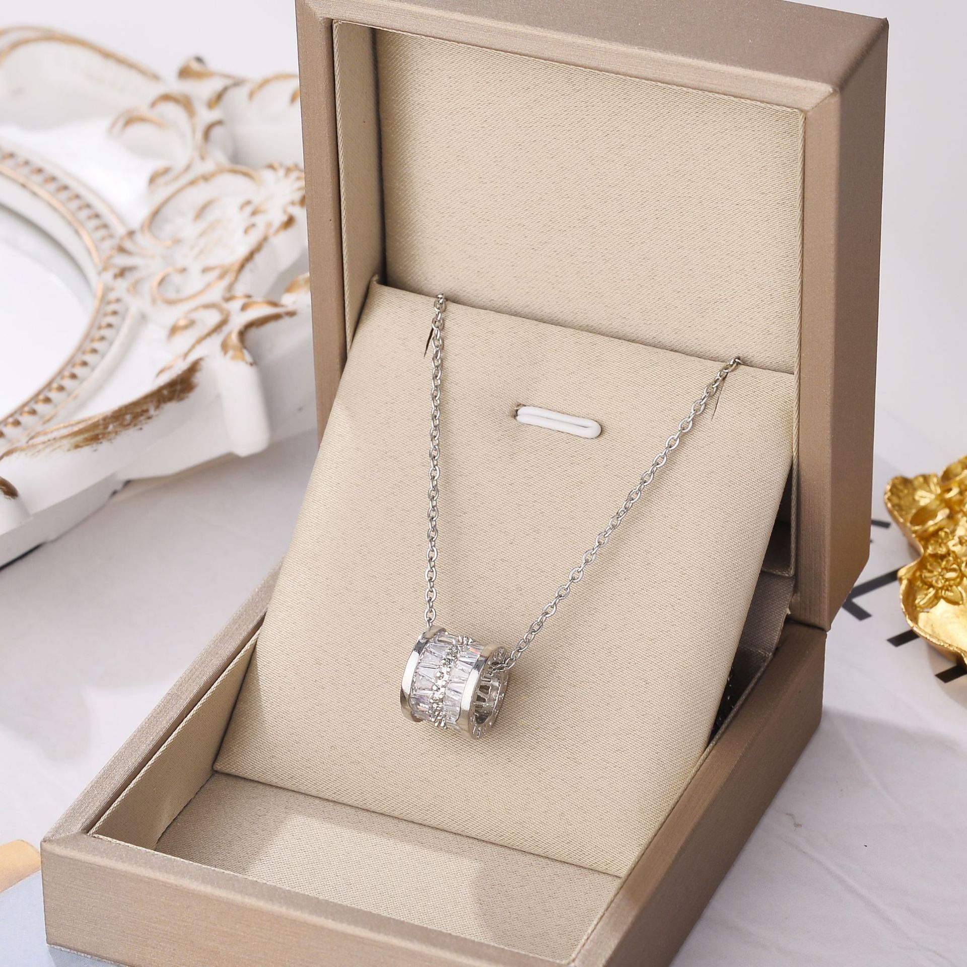 Silver titanium steel necklace female niche design fashion simple do not fade first jewelry