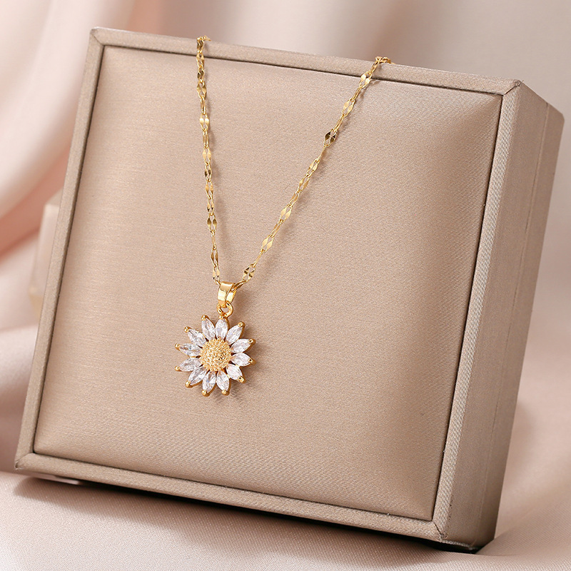 Titanium steel necklace niche temperament smart shine pendant