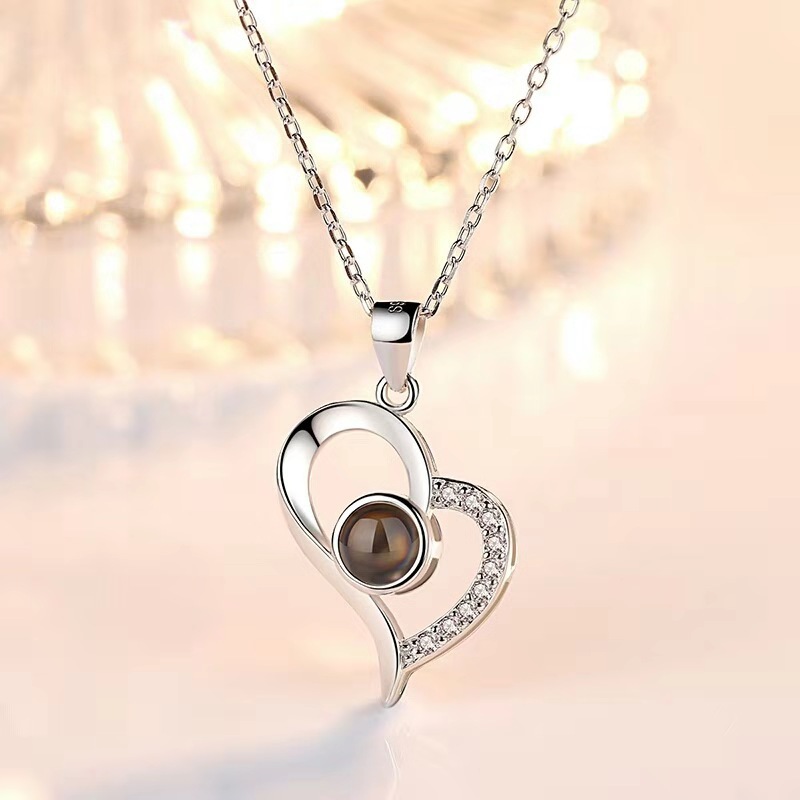 Necklace Women's heart pendant projection 100 languages love memory clavicle chain fade resistant