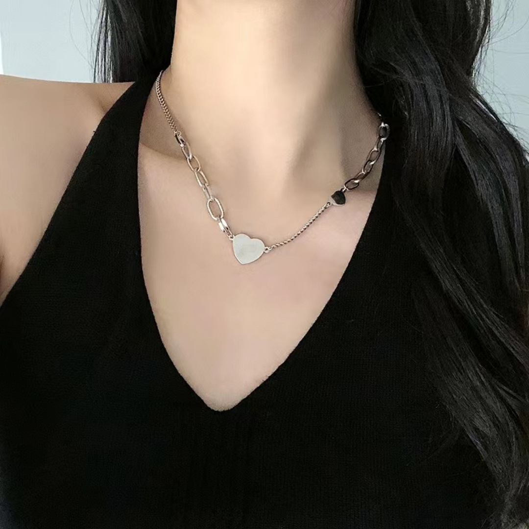 Love spliced titanium steel necklace female light luxury niche collarbone chain summer Instagram hip hop spice girl sweet cool accessory wholesale female