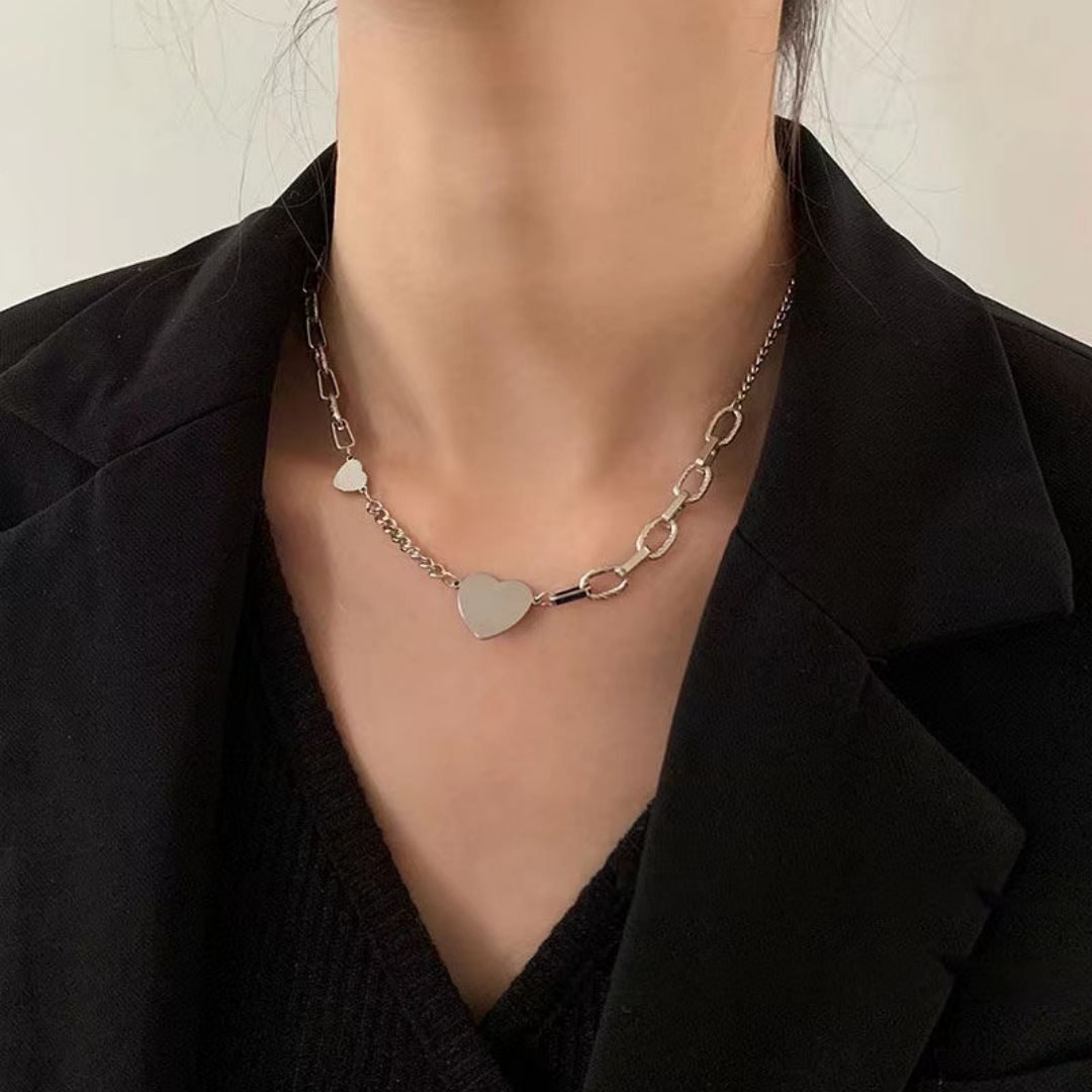 Love spliced titanium steel necklace female light luxury niche collarbone chain summer Instagram hip hop spice girl sweet cool accessory wholesale female