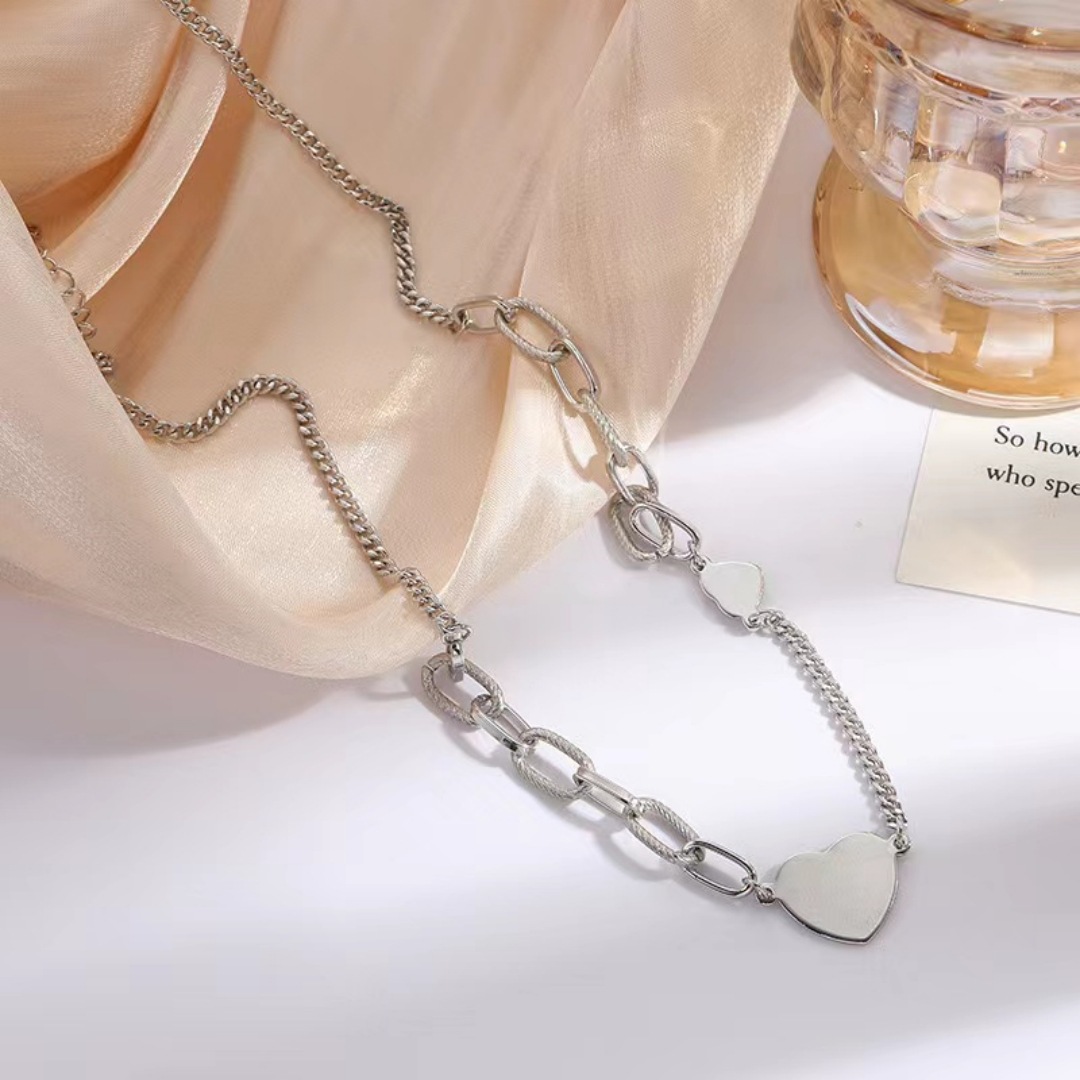 Love spliced titanium steel necklace female light luxury niche collarbone chain summer Instagram hip hop spice girl sweet cool accessory wholesale female