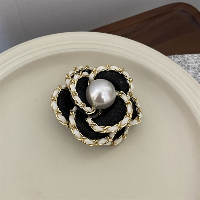 Natural fresh water pearl small fragrance brooch high-grade sense niche cartoon corsage 18k real gold plated temperament all match female
