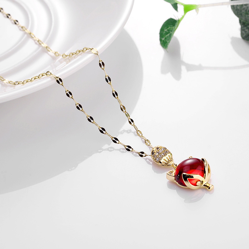 Titanium steel vintage red fox necklace fashion temperament female Valentine's Day gift does not fade necklace