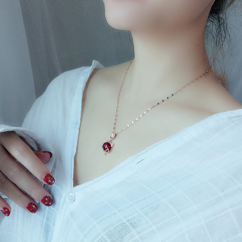 Titanium steel vintage red fox necklace fashion temperament female Valentine's Day gift does not fade necklace