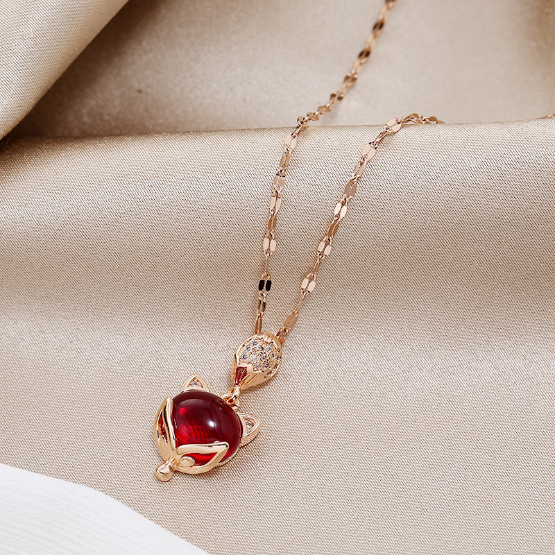 Titanium steel vintage red fox necklace fashion temperament female Valentine's Day gift does not fade necklace