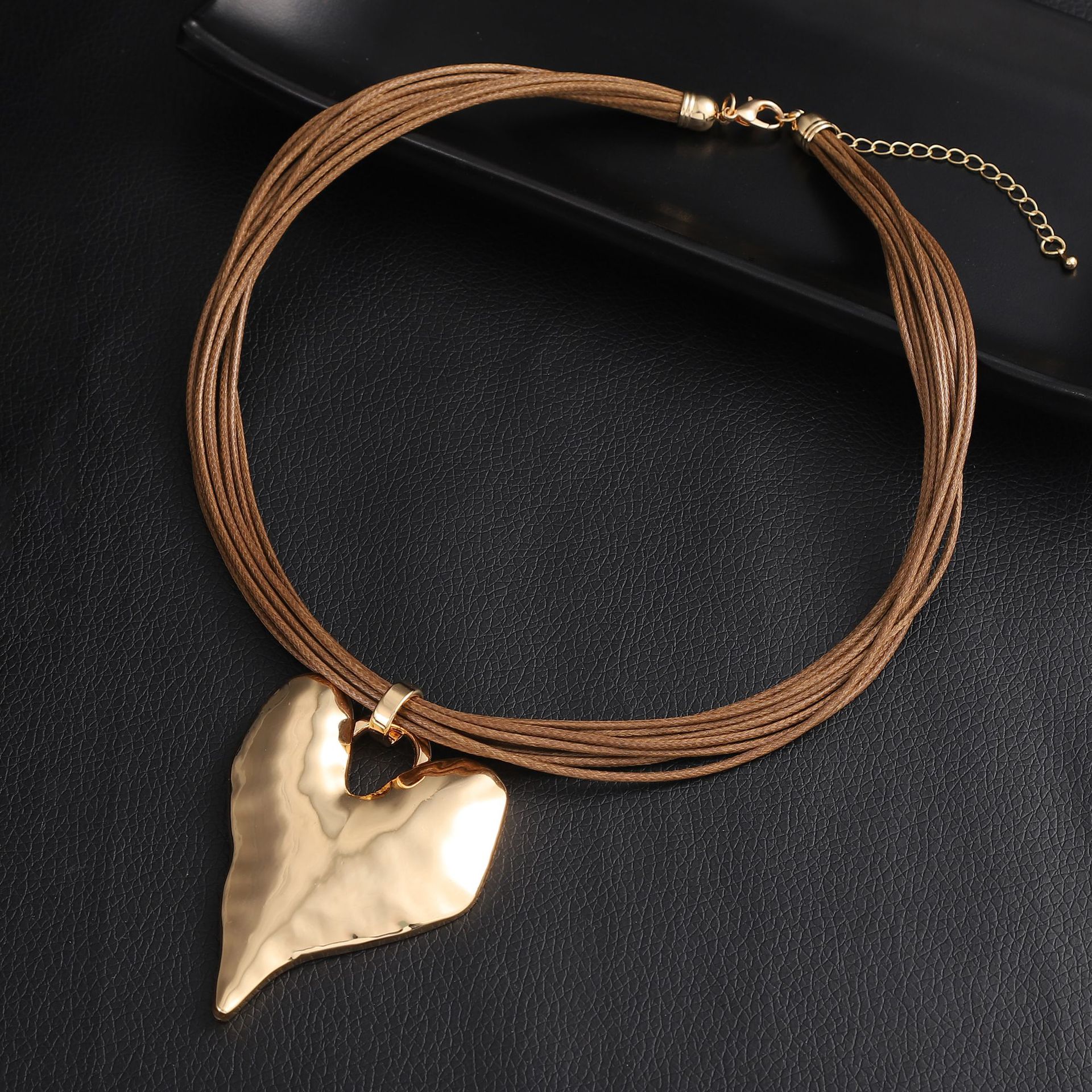Gold three-dimensional love leather rope pendant irregular heart high-grade feeling women all match necklace