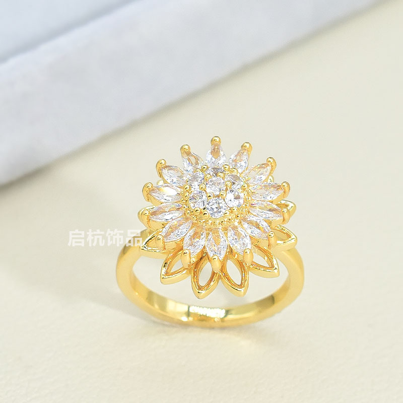 Revolving sunflower necklace female Instagram niche design simple trend fashion temperament clavicle chain accessories