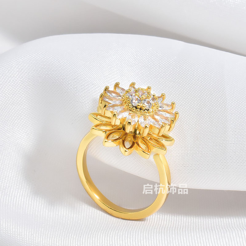 Revolving sunflower necklace female Instagram niche design simple trend fashion temperament clavicle chain accessories