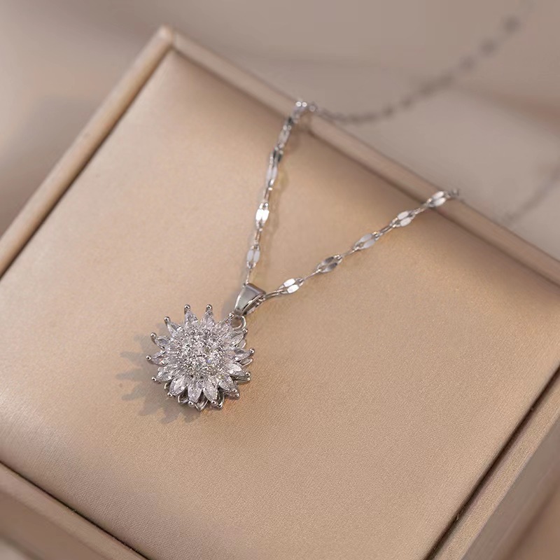Revolving sunflower necklace female Instagram niche design simple trend fashion temperament clavicle chain accessories