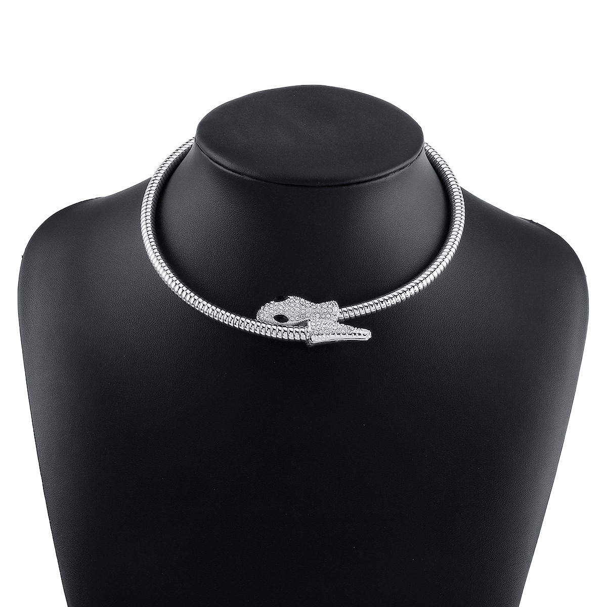 Exaggerated serpentine necklace punk personality hip hop style collar fashion cool street photo show micro-inset choker