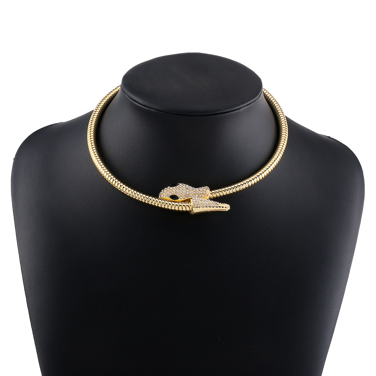 Exaggerated serpentine necklace punk personality hip hop style collar fashion cool street photo show micro-inset choker