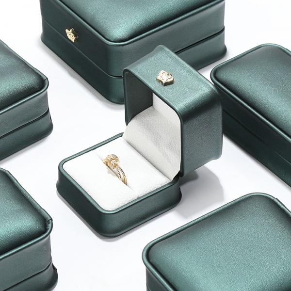 PU leather crown jewelry box Ring pendant bracelet box Jewelry box Jewelry box Packing box Jewelry box
