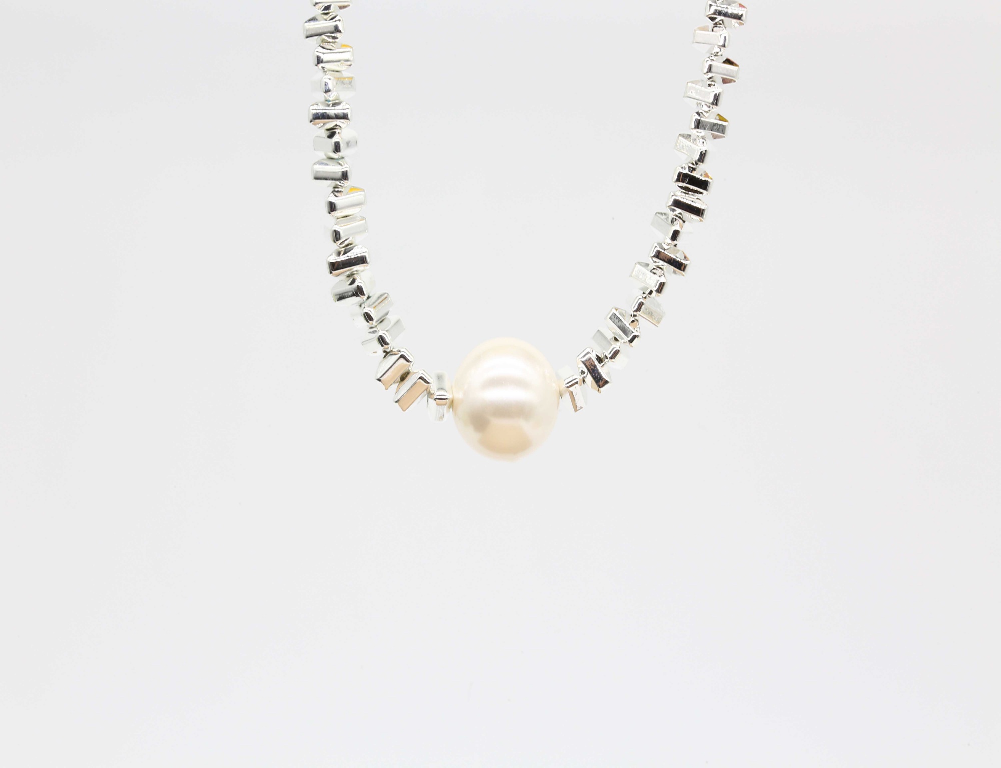 New Korean Women alloy necklace Fashion Baroque pearl necklace luxury Crystal Pendant Necklace