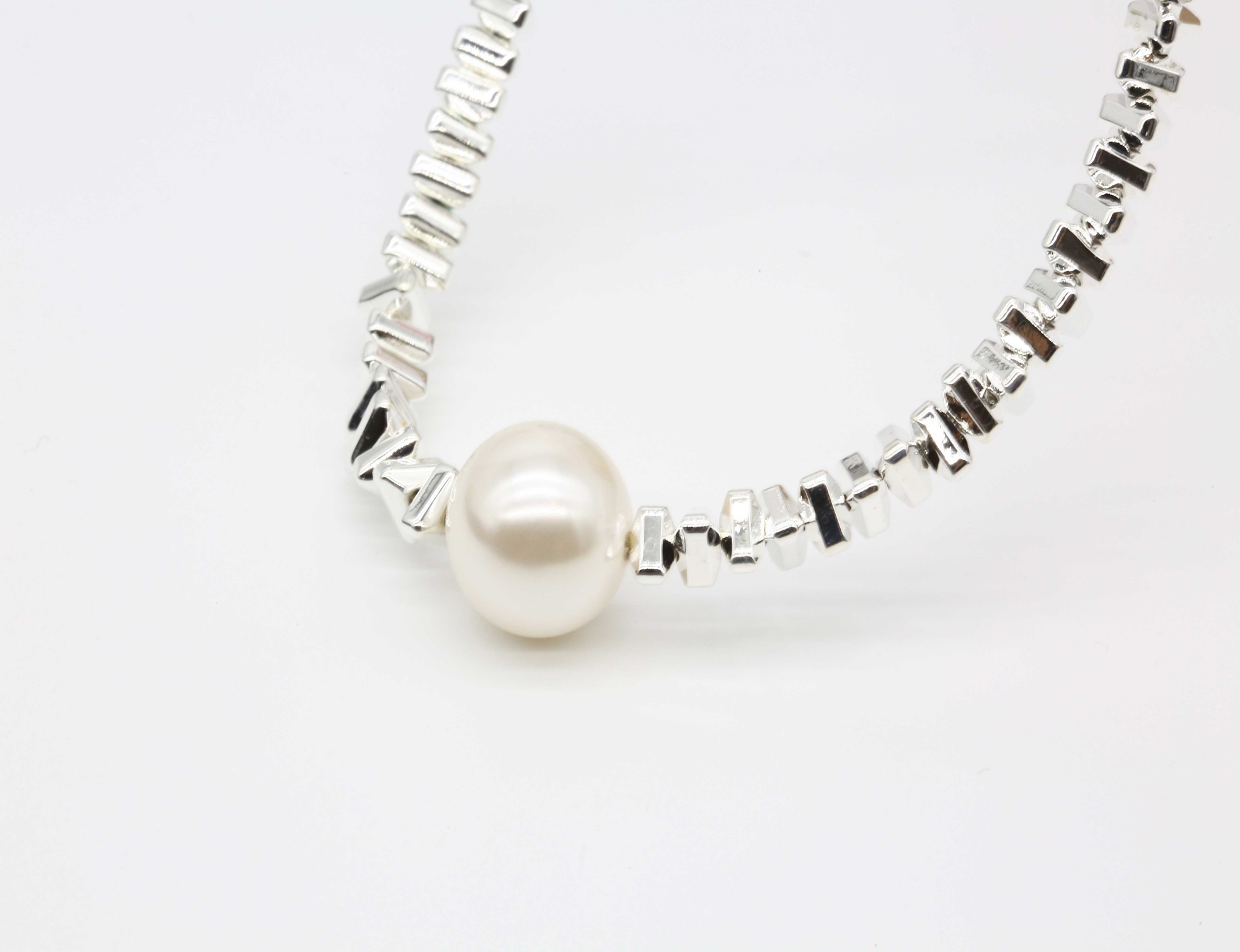 New Korean Women alloy necklace Fashion Baroque pearl necklace luxury Crystal Pendant Necklace