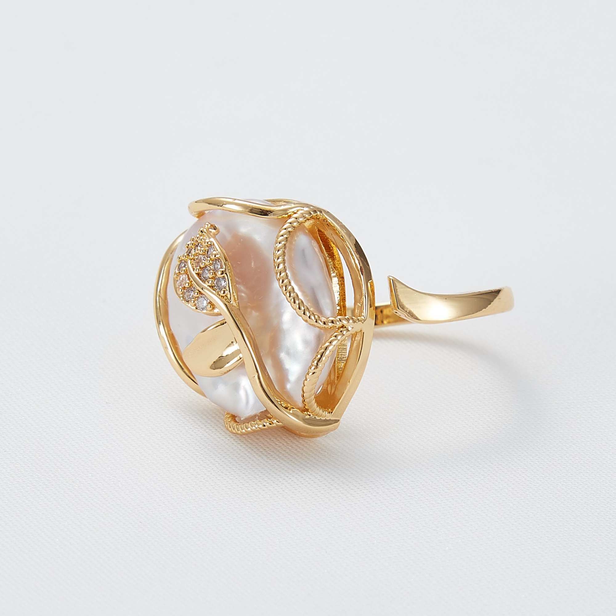 Gorgeous women white Pearl Ring Natural Baroque Pearl 18k Gold Plated Purple Pearl Adjustable Ring