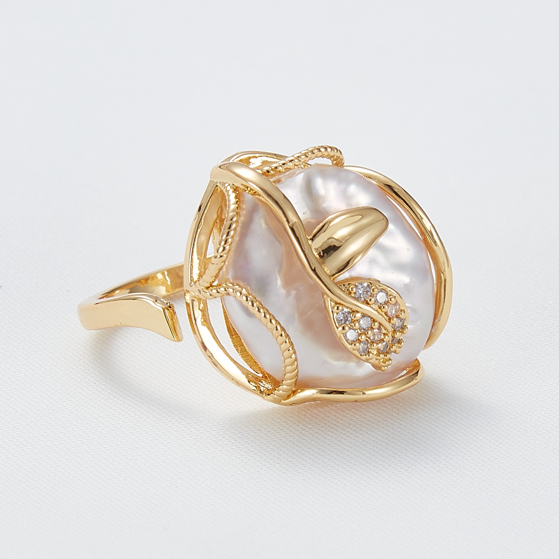 Gorgeous women white Pearl Ring Natural Baroque Pearl 18k Gold Plated Purple Pearl Adjustable Ring