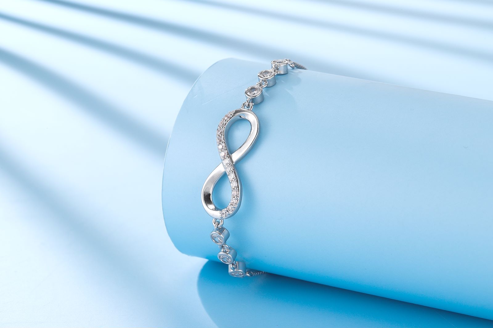 Hot Sale Trendy Couple Bracelet Gift Creative Colorful Diamond Bracelet Fashion Infinity Heart Bracelets for Women