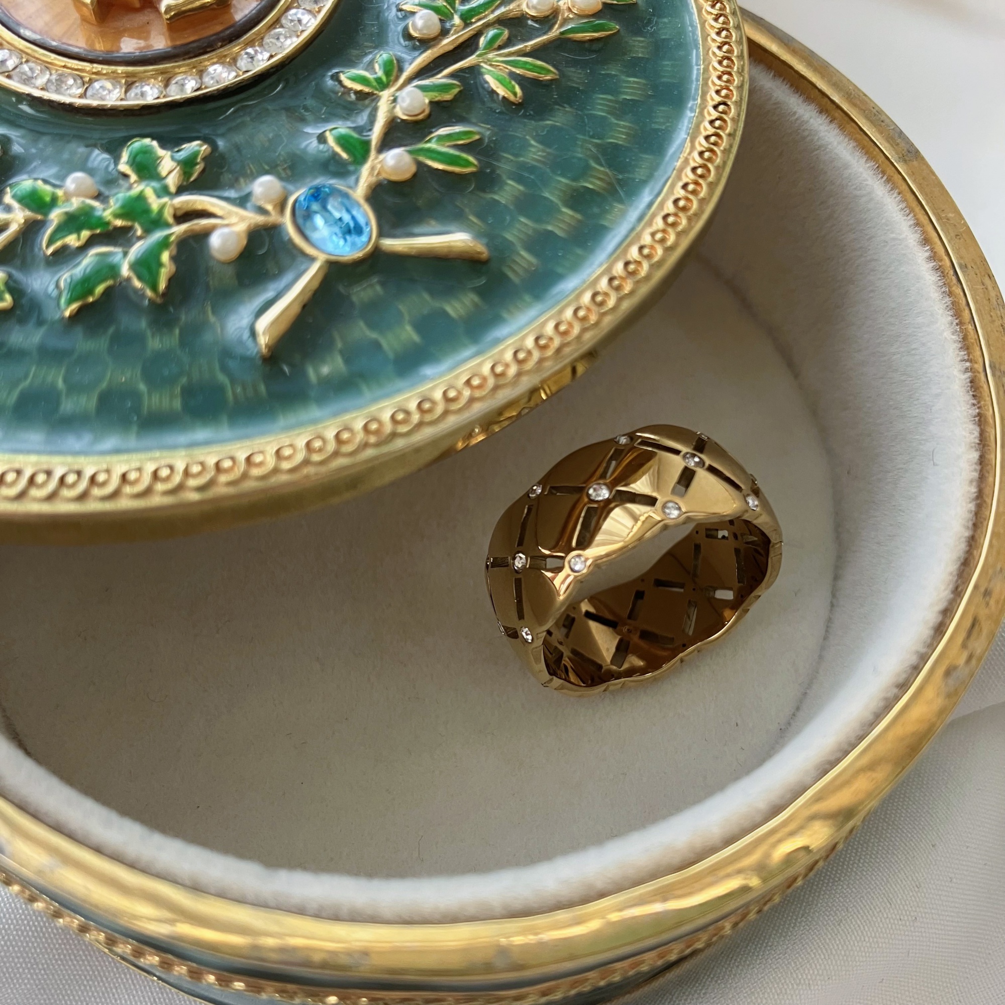Real gold plated High quality unique design ring Fashion jewelry platinum plating crystal stainless steel Ring for Girls