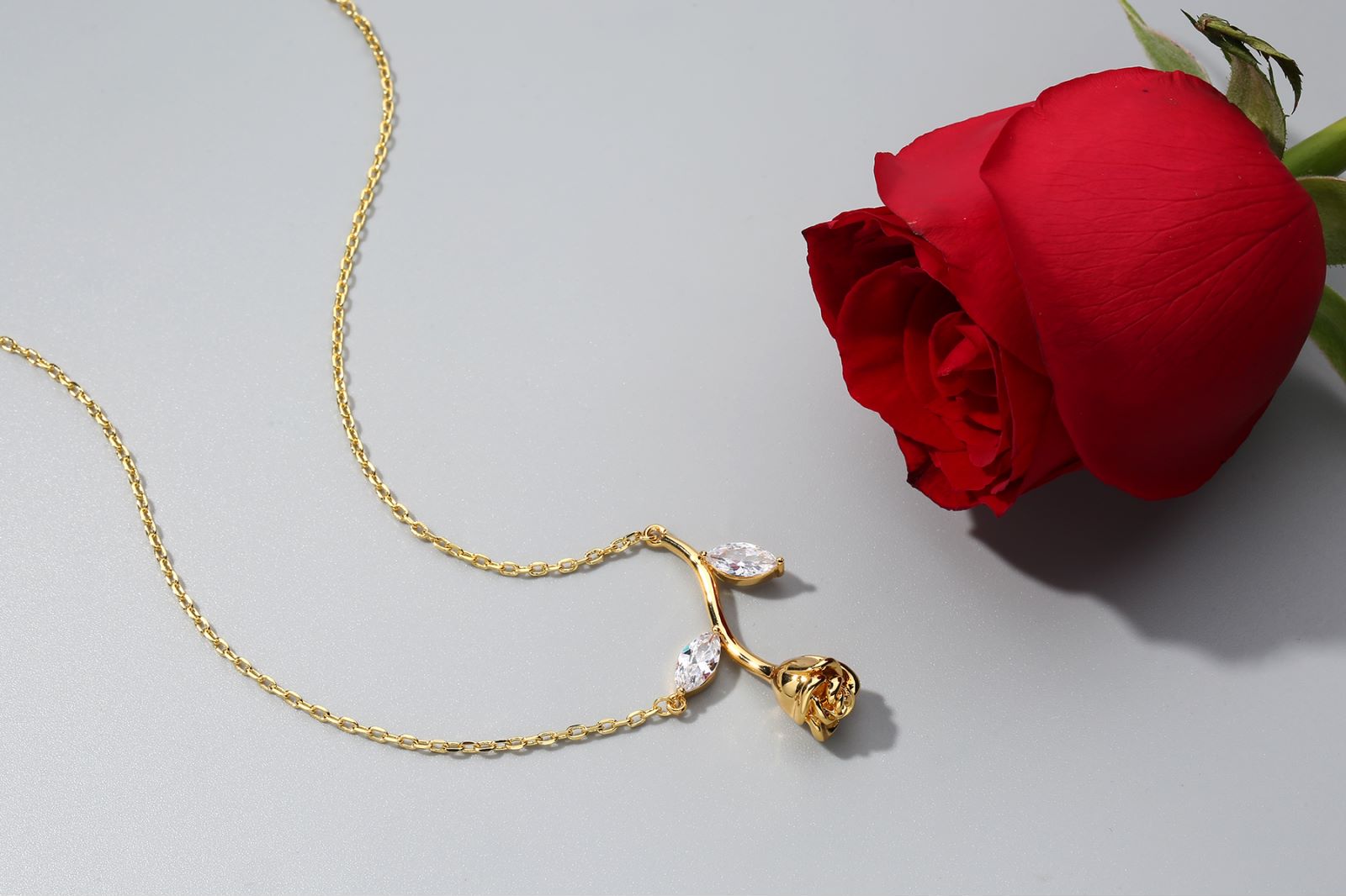 Korean Style New Micro Inlaid Zircon Rose Gold Pendant Titanium Steel Necklace Gift Same Style Temperament Choker Chain