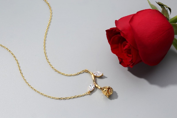 Korean Style New Micro Inlaid Zircon Rose Gold Pendant Titanium Steel Necklace Gift Same Style Temperament Choker Chain
