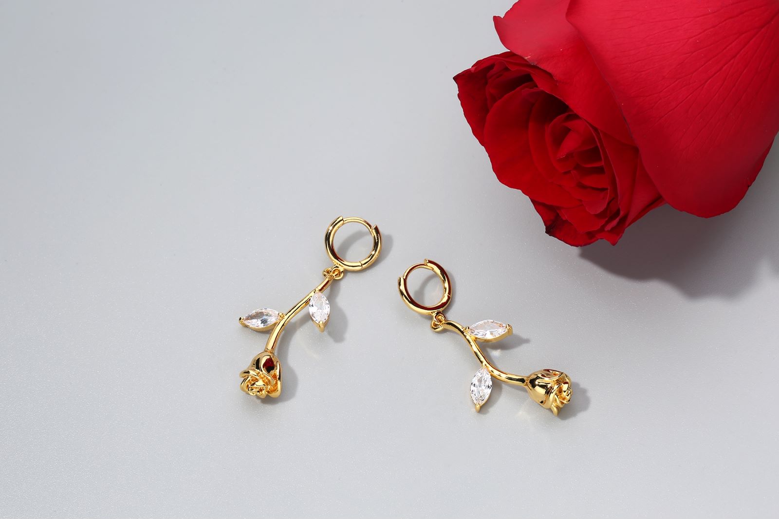 Latest Unique Design Retro Style Earrings For Women High Grade Rose Flower Earrings