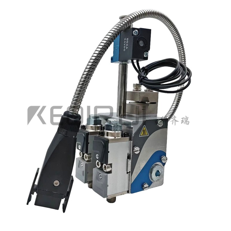 8504843-Wired hot melt glue gun