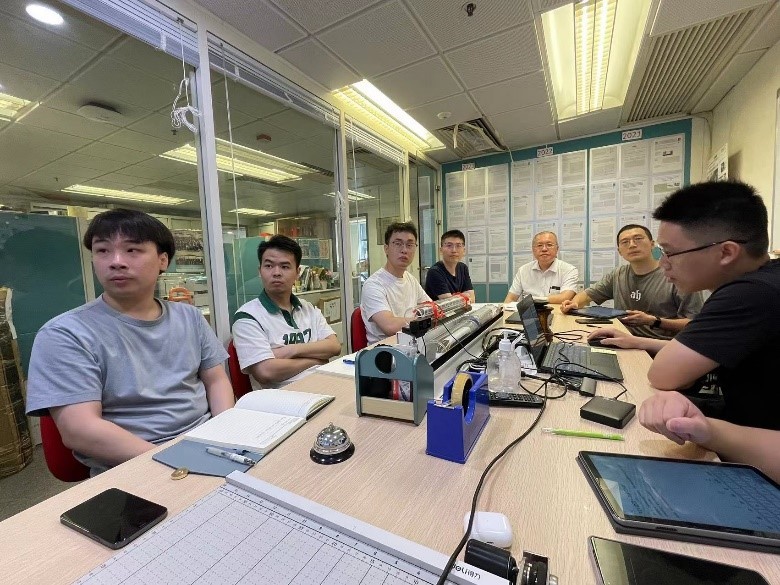 A meeting between members of National Rail Transit Electrification and Automation Engineering Technology Research Center (Hong Kong Branch) and Dr. Pak-Wai Chan
