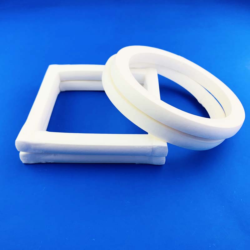 Silicone sealing strip for luminaire