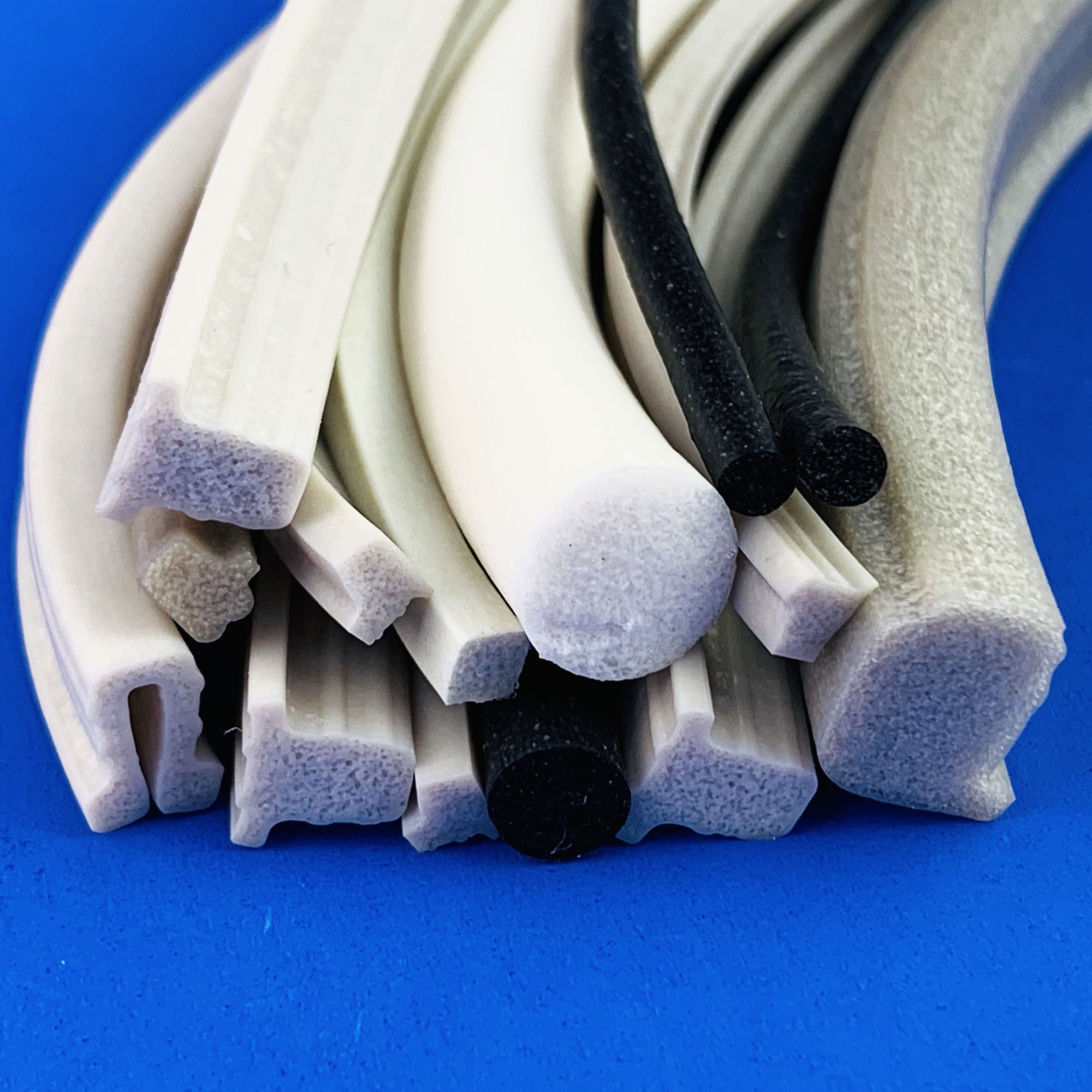 Silicone sealing strip for luminaire