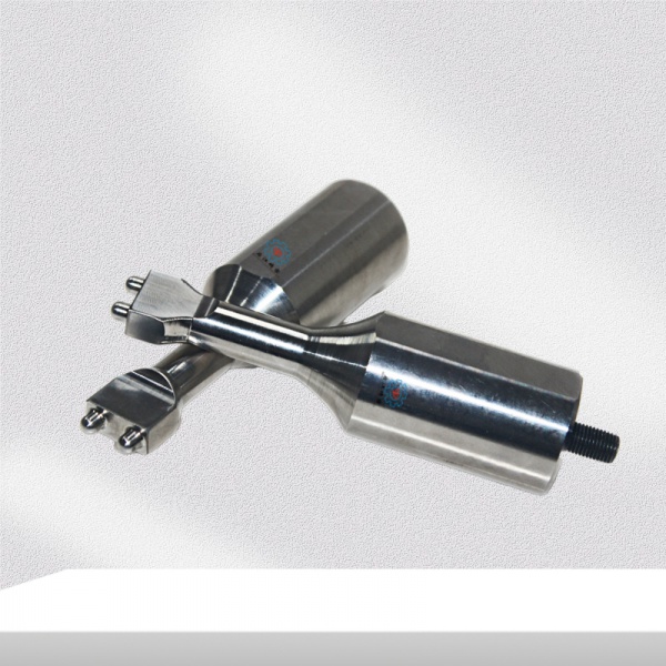 Precision titanium alloy material ultrasonic horn（20KHZ）