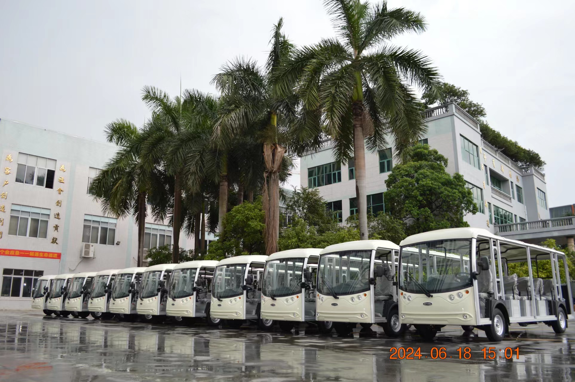 23座电动观光车批量发往景区