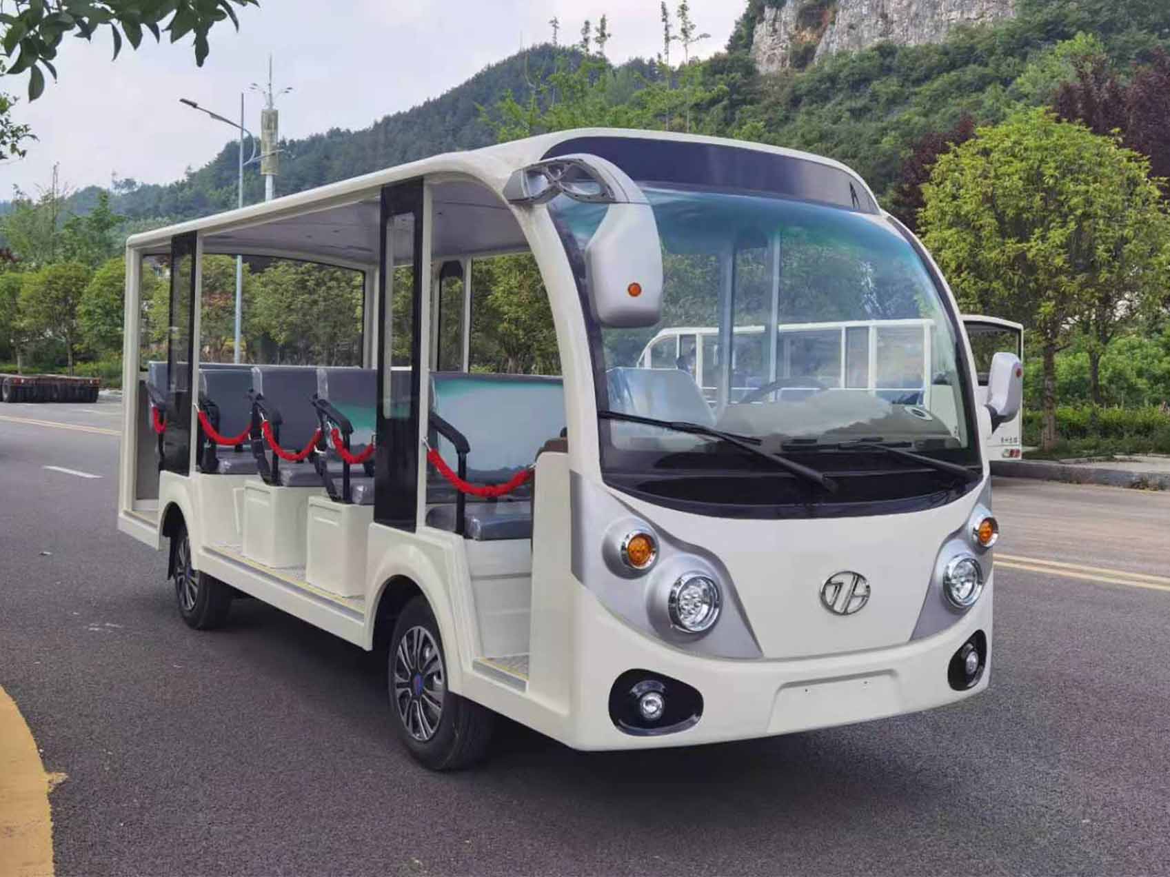 14座燃油观光车