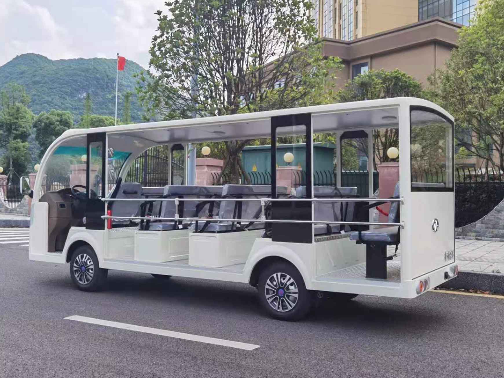 14座燃油观光车