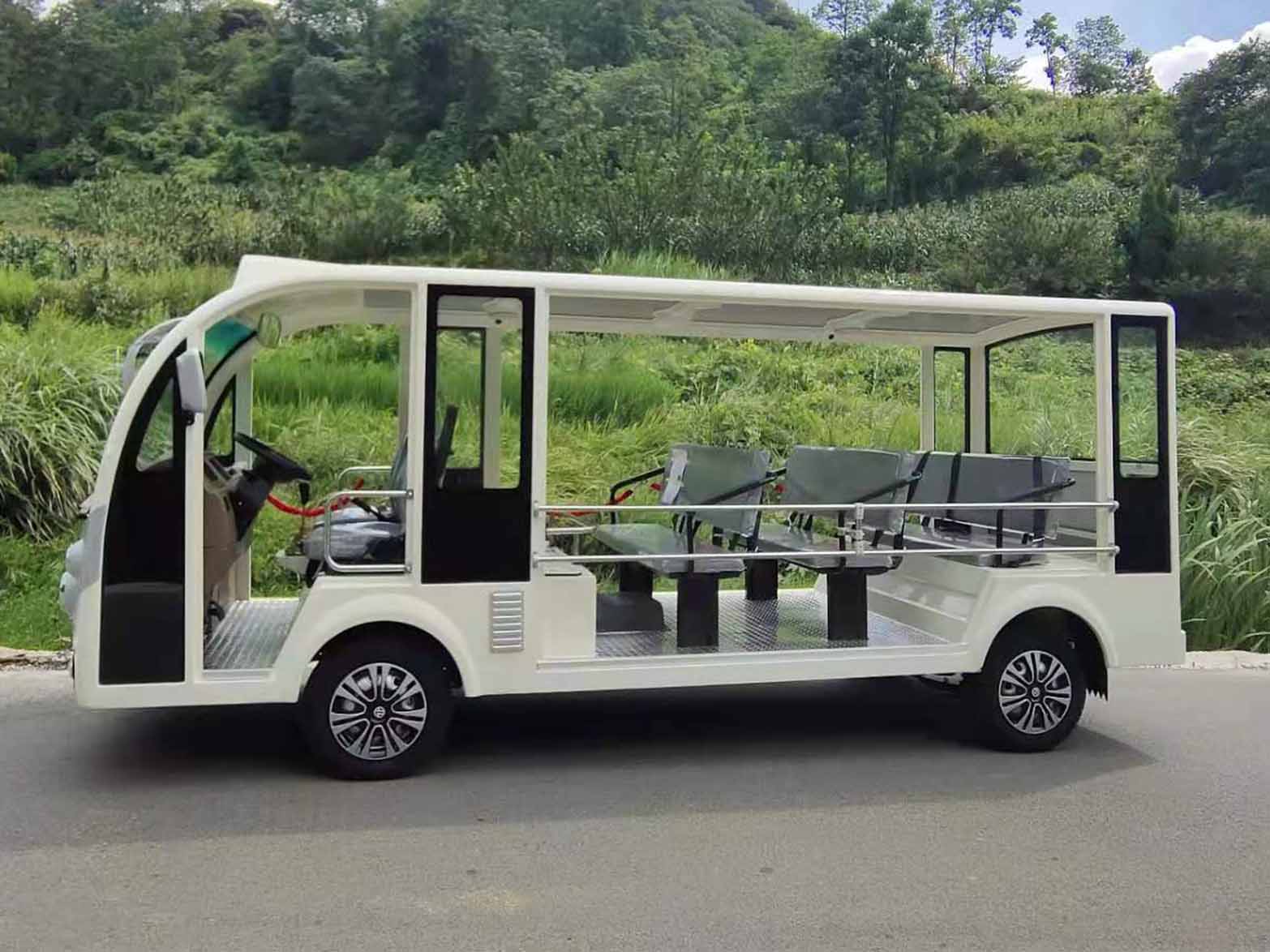11座燃油观光车