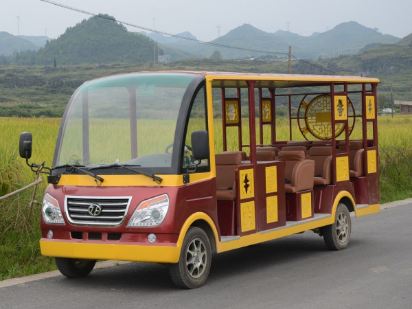 11座燃油仿古车