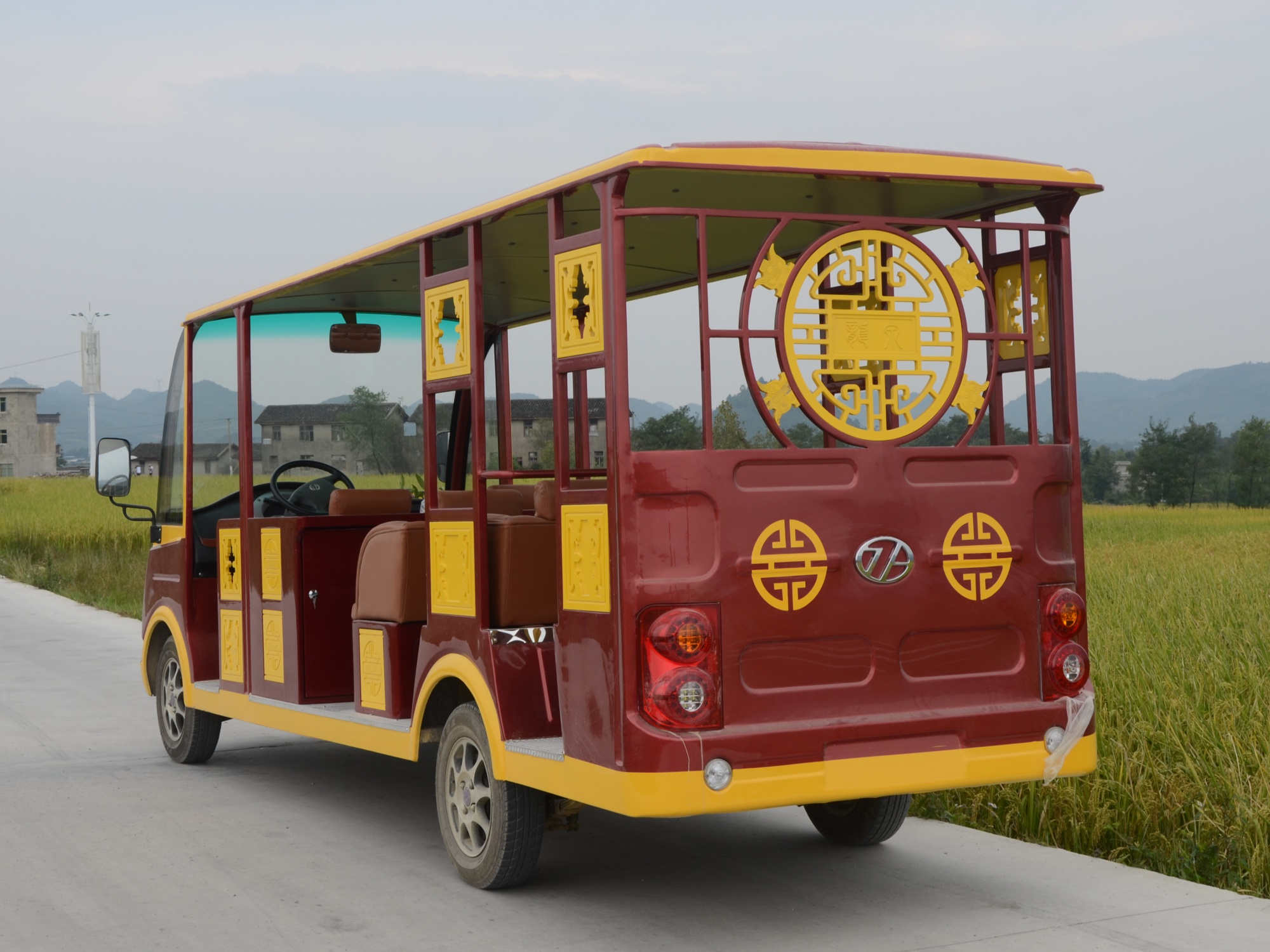 11座燃油仿古车