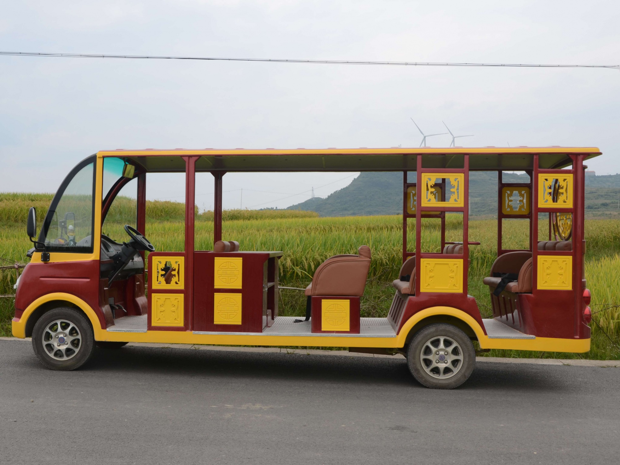 11座燃油仿古车
