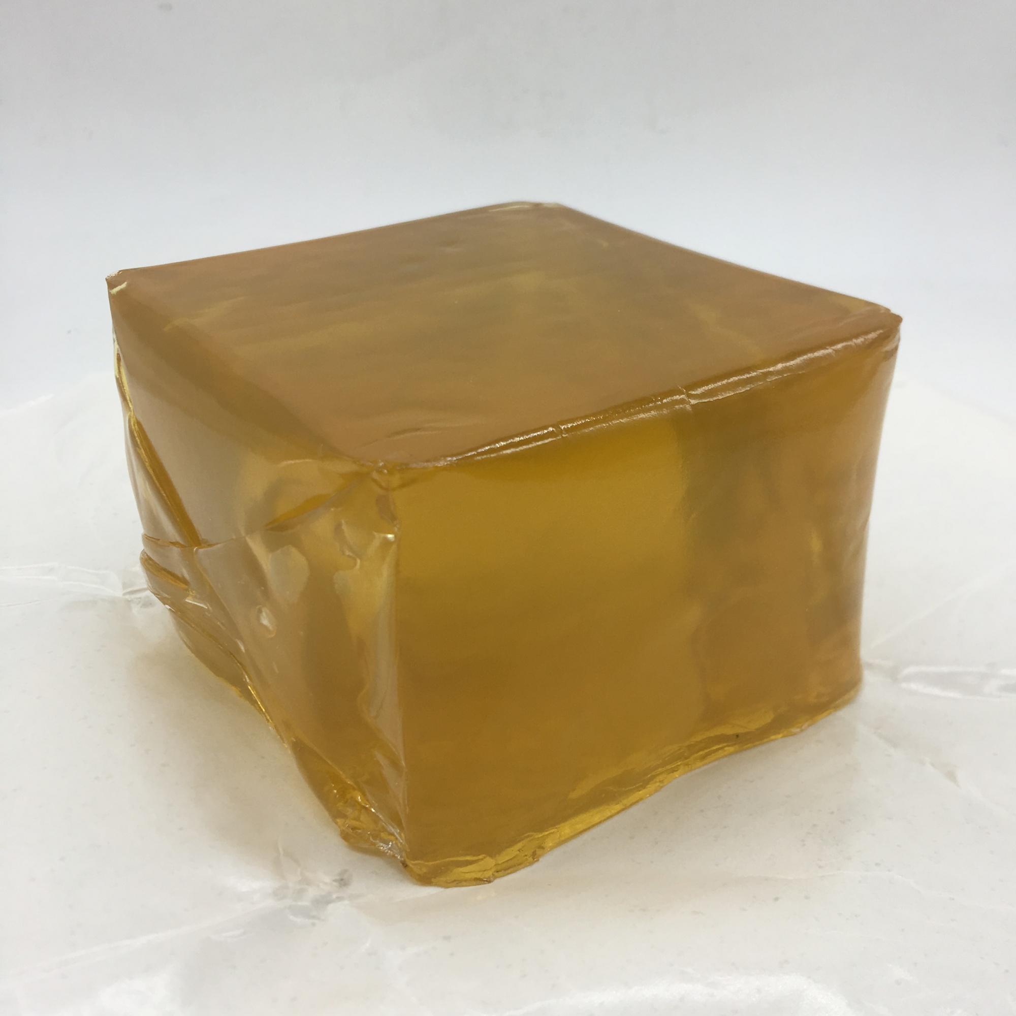 Henkel hot melt adhesive EM 578  H0236 Excellent machine performance Suitable for labeling plastic roll labels on fully automatic labeling machines