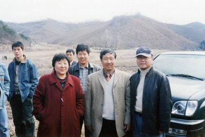 刘会长与著名表演艺术家范伟留影