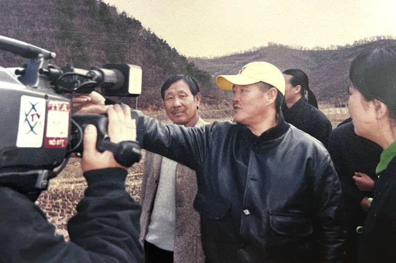 刘会长与著名表演艺术家赵本山先生留影