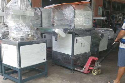 礼品包装盒生产设备应该怎么选择？