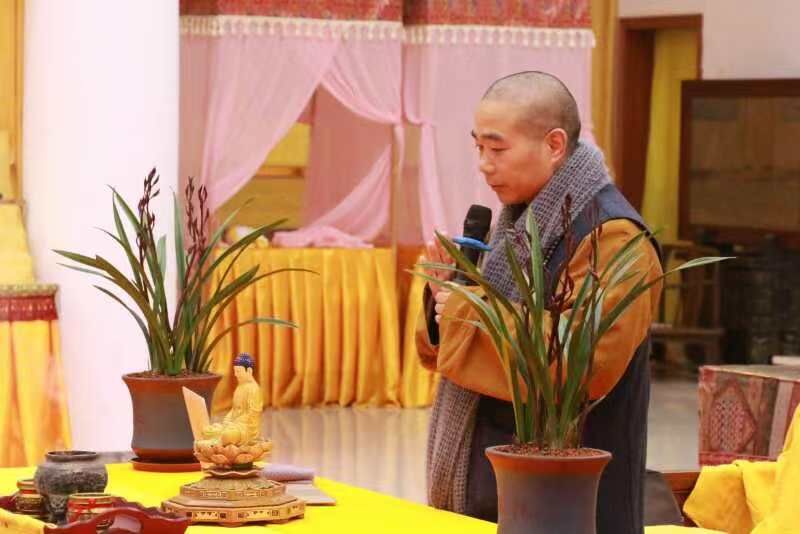 贤志法师专访 | 他是一个永远长不大的小孩，却混迹于老人圈，成为老人家最爱的养老和尚