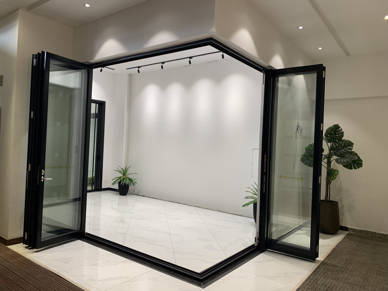 Thermal Broken Corner Bi-Fold Door