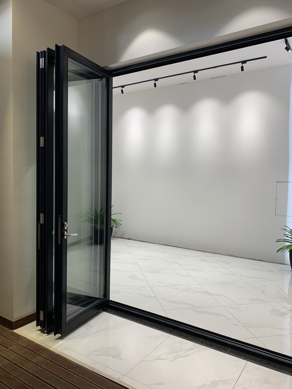 Thermal Broken Corner Bi-Fold Door